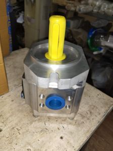 High pressure internal gear pumps
